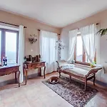 Spacious In With Private Pool *
